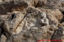 مجسمه هرکول در بیستون.jpg