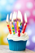 Happy-birthday-cupcakes-with-candles-4.jpg